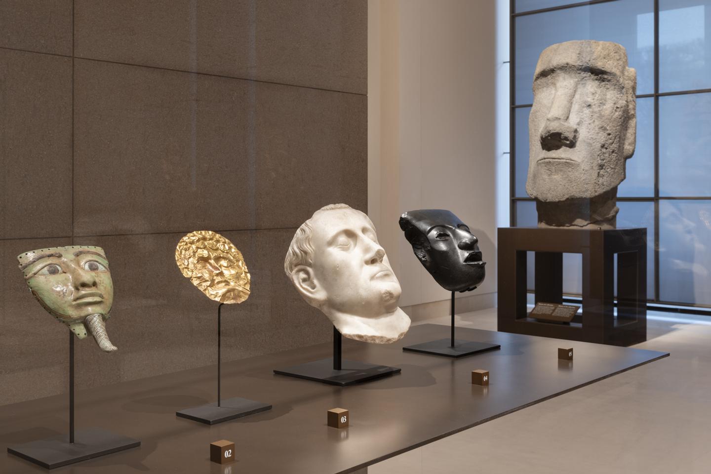 l’ex-pavillon des Sessions rouvre en plein tumulte