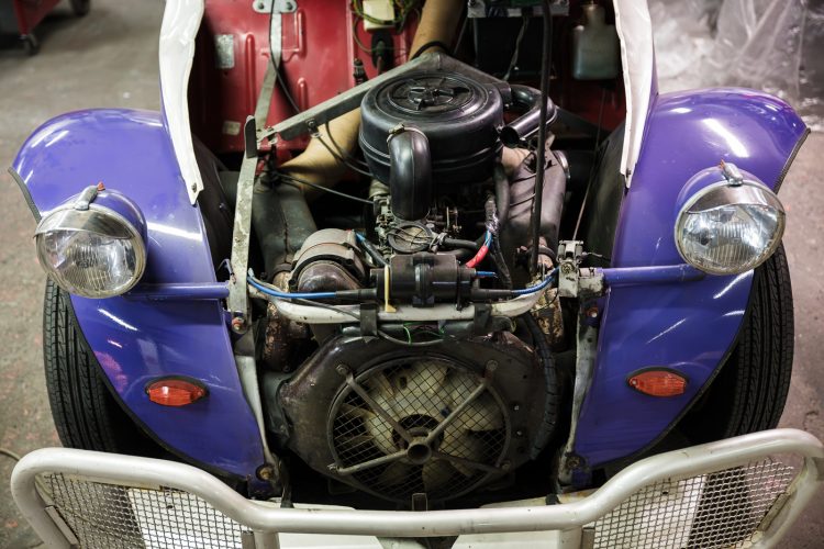 L’atelier de Jojo voiture vélo collection collectionneur 2CV deux cheveux citroën