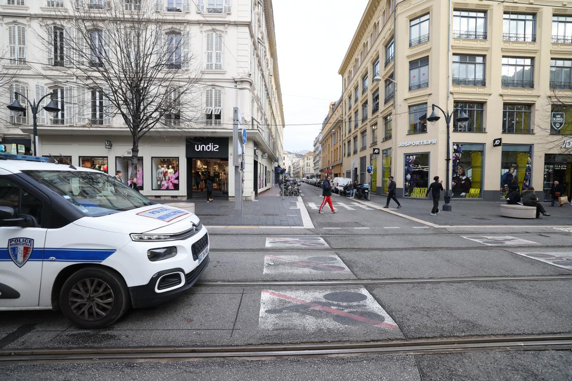 percutée par un véhicule de police municipale à Nice, une piétonne âgée décède à l’hôpital