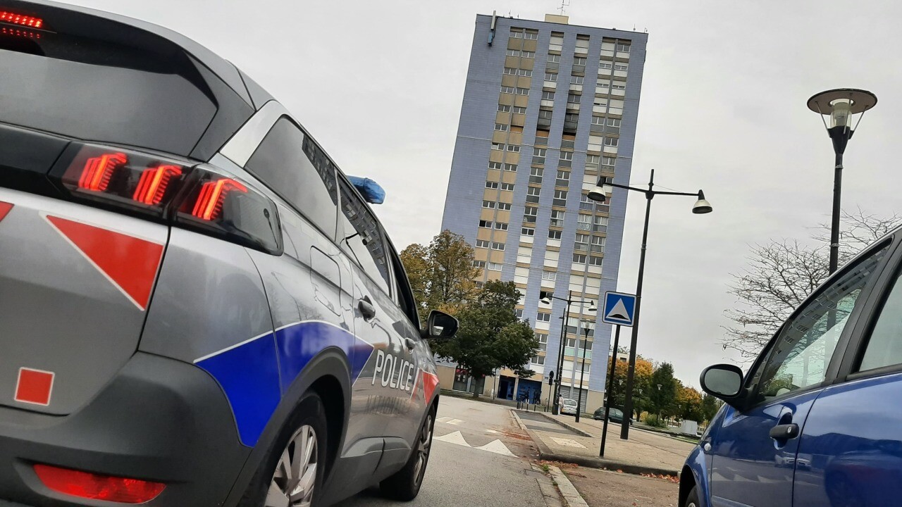 Il avait l'obligation de résider à Rennes, mais faisait le guetteur pour le trafic de drogue à Alençon