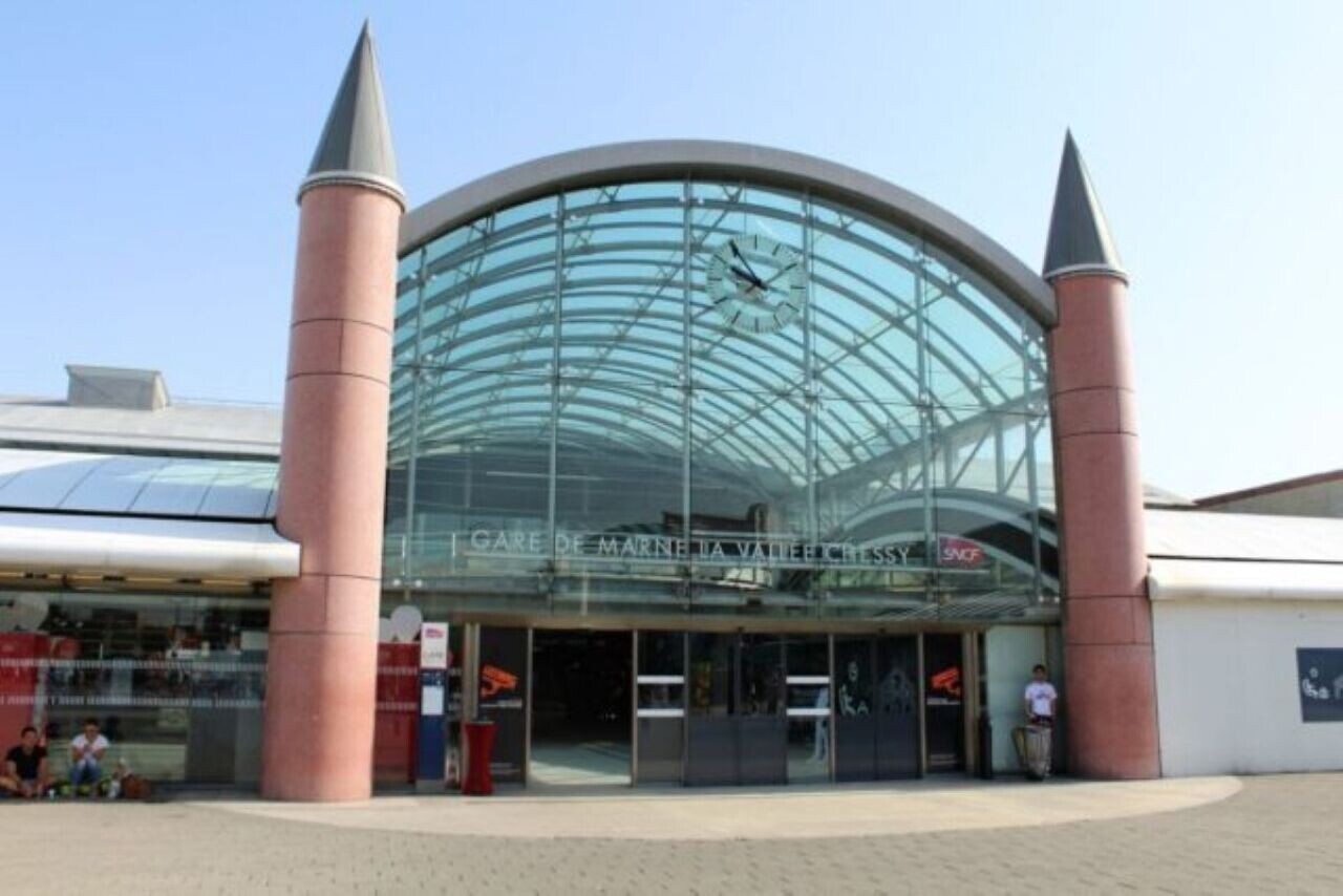 une mère frappe violemment son fils de 6 ans dans le TGV, des passagers alertent la police