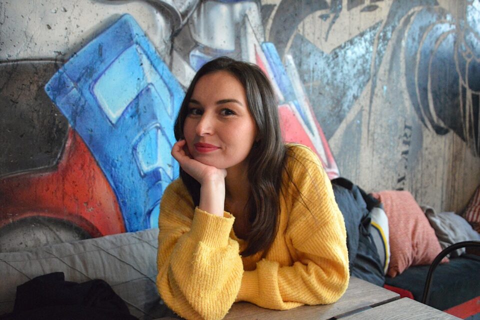 Après avoir fait ses débuts en stand-up à l'Uzine à Rennes, Sarah-Anna partira en tournée dans toute la France en 2026, avec son spectacle Salé.