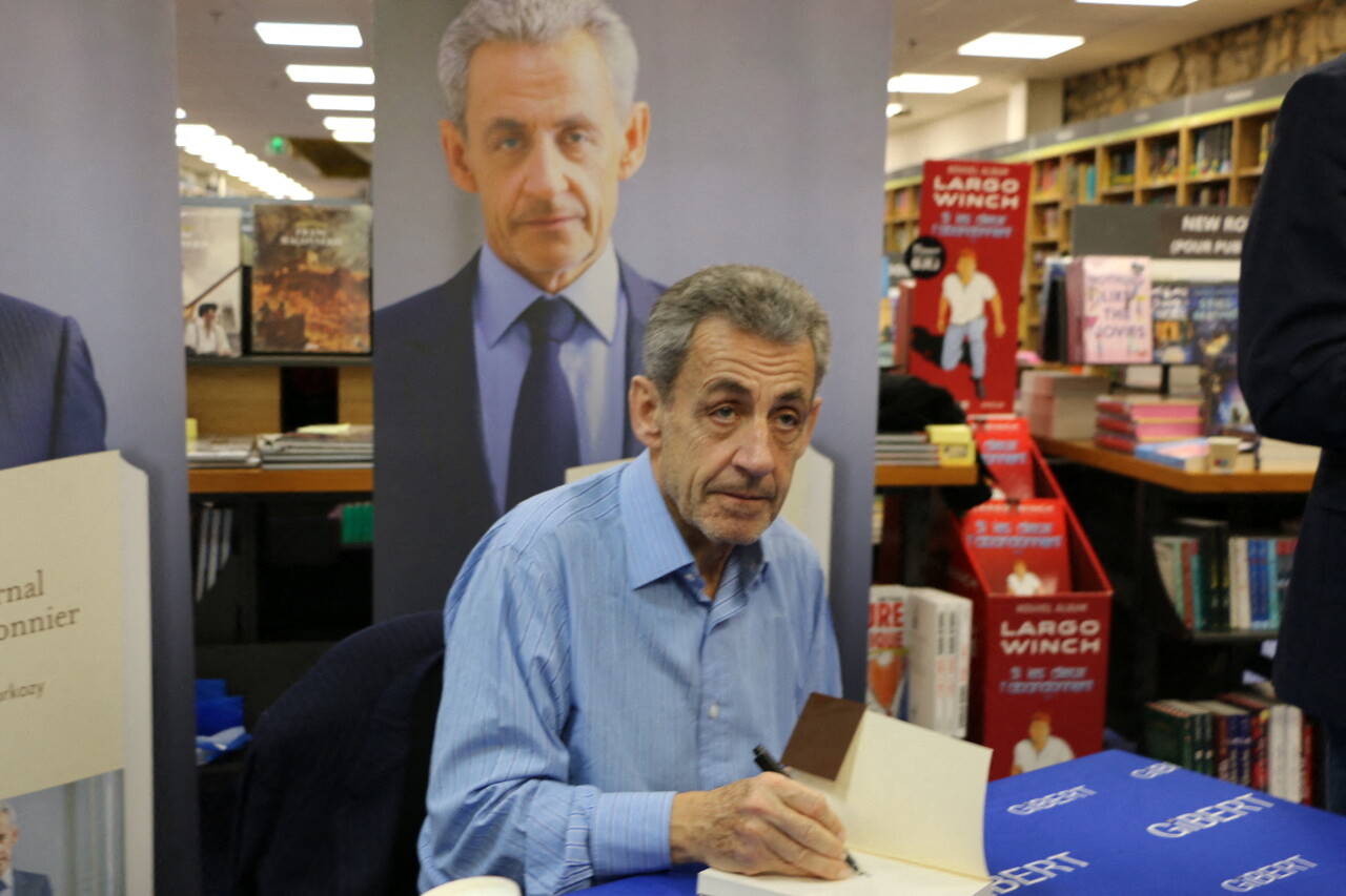 Nicolas Sarkozy en dédicace, fausses rumeurs d'enlèvements... L’info à midi en Île-de-France