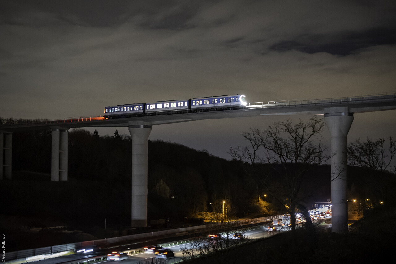 les essais de la ligne 18 du métro ont démarré sur le viaduc en Essonne