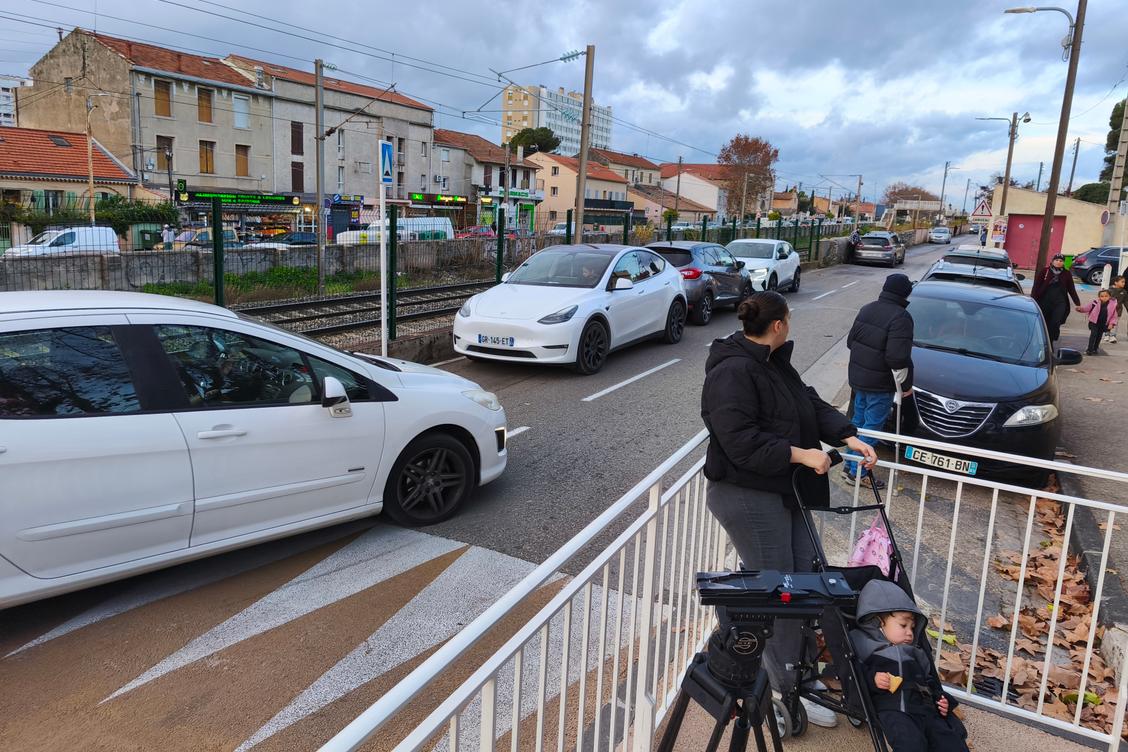 dans ce quartier de Toulon, des parents dénoncent un « chemin de croix » pour emmener leurs enfants à l’école
