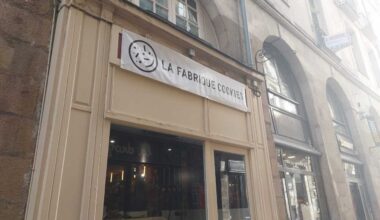 un magasin de cookies ouvre dans le centre