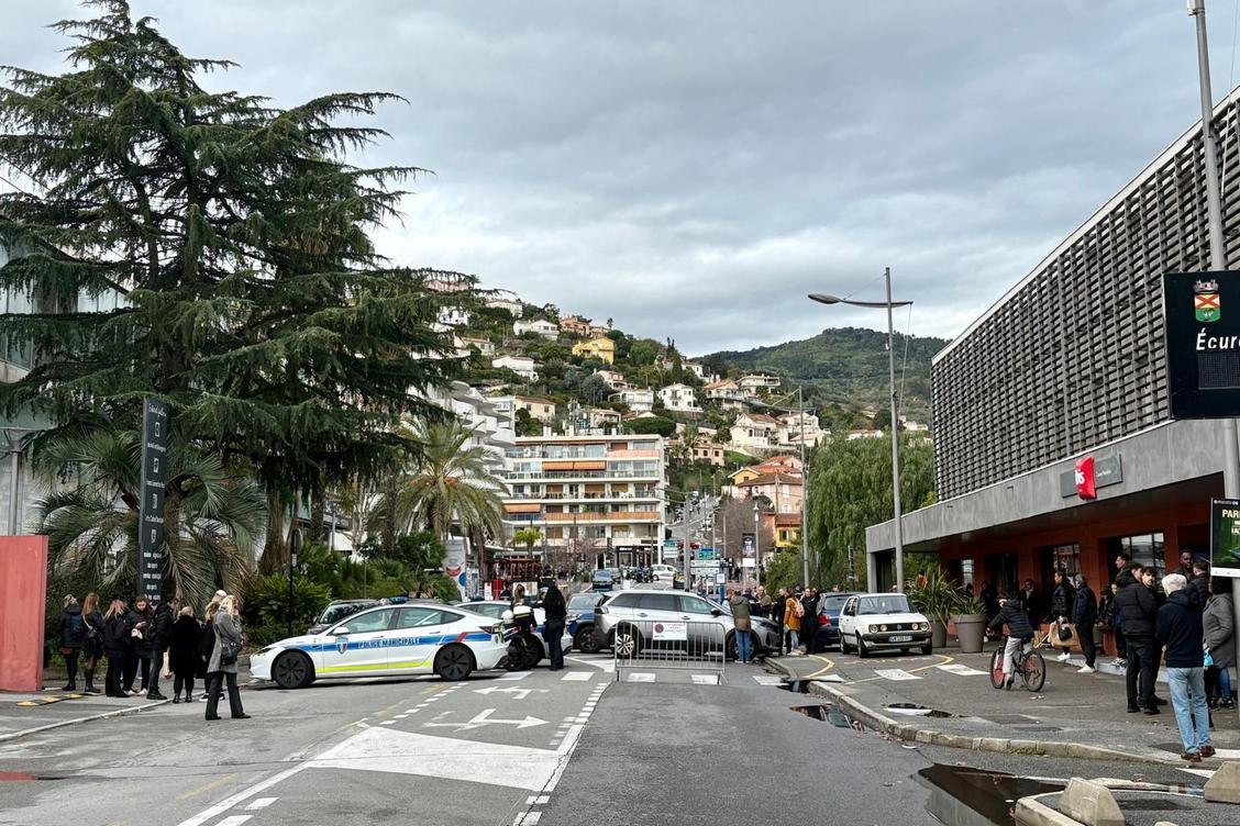 Alerte à la bombe déclenchée au marché de Noël de Mandelieu : les visiteurs évacués