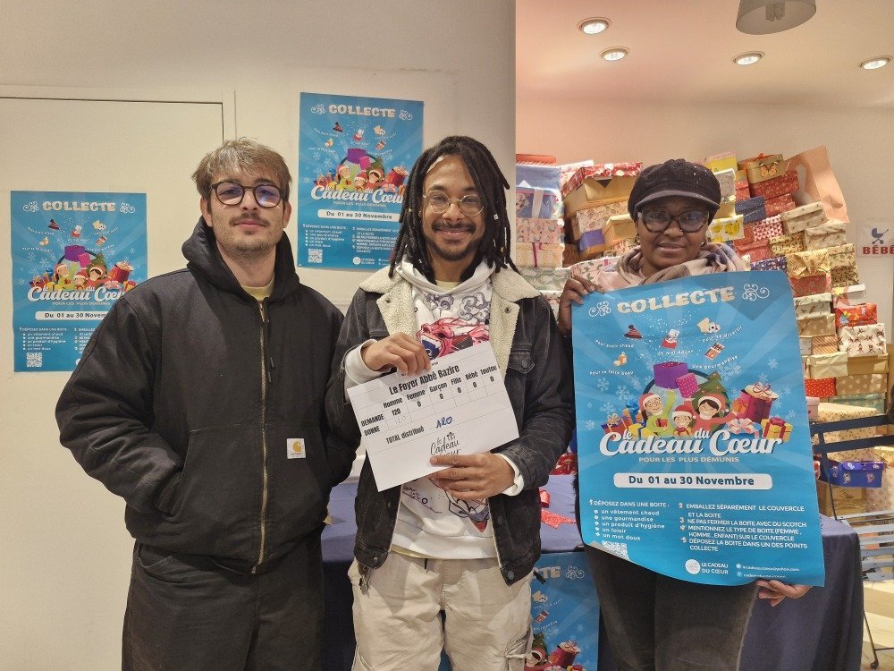 L'association Le Cadeau du cœur de Rouen a donné des cadeaux à plusieurs centres d'hébergement comme le foyer de l'Abbé Bazire de Rouen.