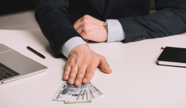 Toujours payée chaque mois alors qu'elle est licenciée depuis deux ans, cette salariée convainc la justice qu'elle n'a pas à rembourser son ex-employeur