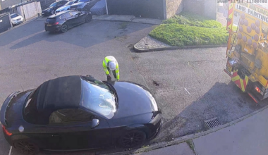 La place handicapée est peinte autour de sa voiture déjà garée : un Britannique en vacances reçoit plusieurs amendes de stationnement