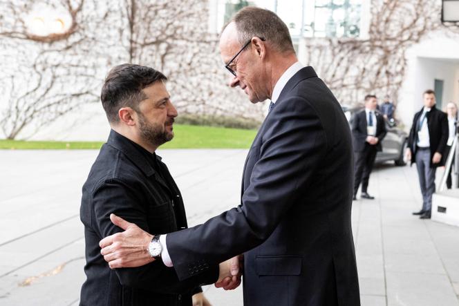 Le président ukrainien, Volodymyr Zelensky, et le chancelier allemand, Friedrich Merz, à Berlin, le 14 décembre 2025.
