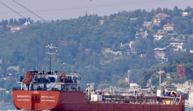 Un pétrolier en provenance de Russie touché par «quatre explosions externes» au large de Dakar