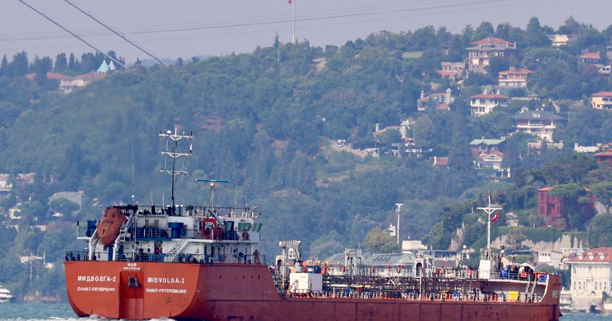 Un pétrolier en provenance de Russie touché par «quatre explosions externes» au large de Dakar