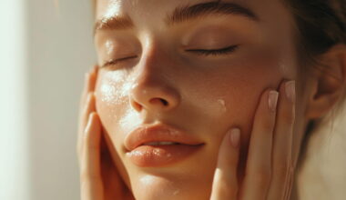 La marque de pharmacie préférée de 74% des dermatologues vient de lancer sa crème anti-âge