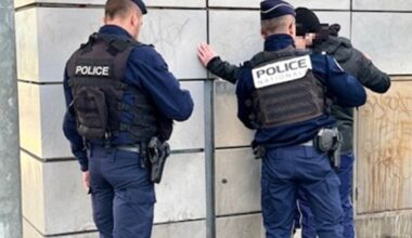 la police arrête un homme recherché pour violences conjugales