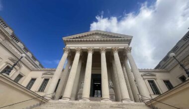 un bébé mort de violences répétées, ses parents devant la justice