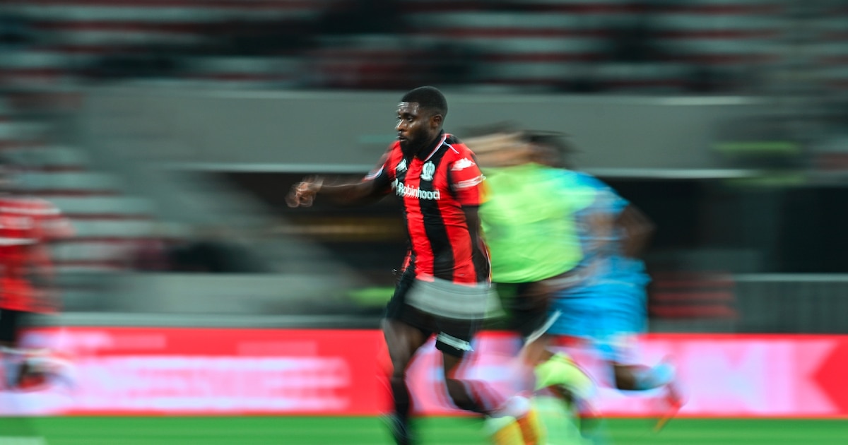 Le joueur de l'OGC Nice Jérémie Boga joue contre le SC Fribourg, le 6 novembre 2025 à Nice (Alpes-Maritimes)