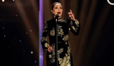 Carla Bruni prête sa voix dans le nouvel album de Luz Casal, avec une reprise de She de Charles Aznavour