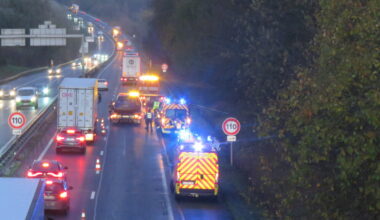 un homme blessé, des gros bouchons
