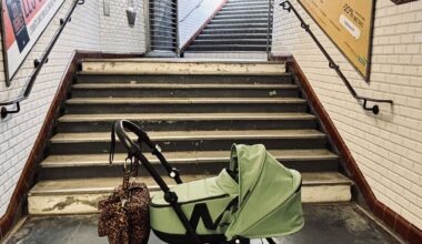 « L’histoire folle d’une poussette » : à Paris, le témoignage d’une maman qui galère dans le métro fait réagir la RATP