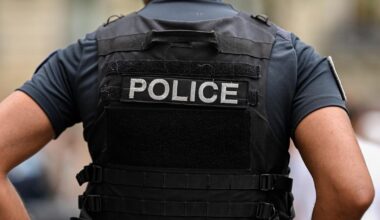 la police tire et blesse un homme menaçant avec un couteau