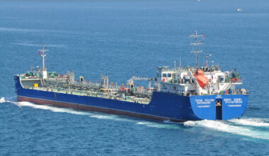 Un nouveau navire en lien avec la Russie attaqué en mer Noire