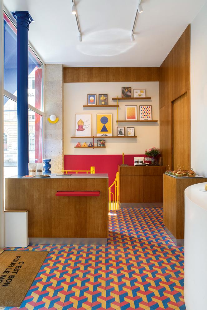 Sa pâtisserie Abra, dans le Marais.