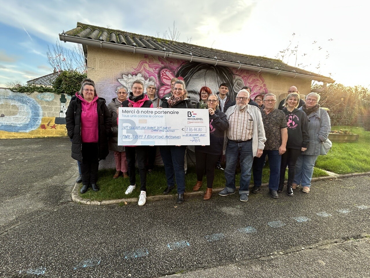Un très gros chèque remis au centre Henri Becquerel de Rouen