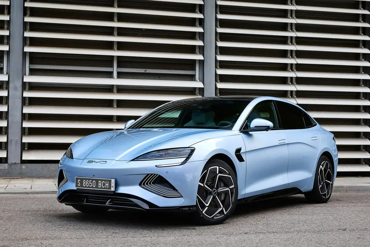 BYD triple ses ventes en Europe et se rapproche de Tesla