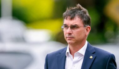 Flavio Bolsonaro, fils aîné de l’ancien dirigeant déchu, affirme que son père l’a désigné comme son successeur politique