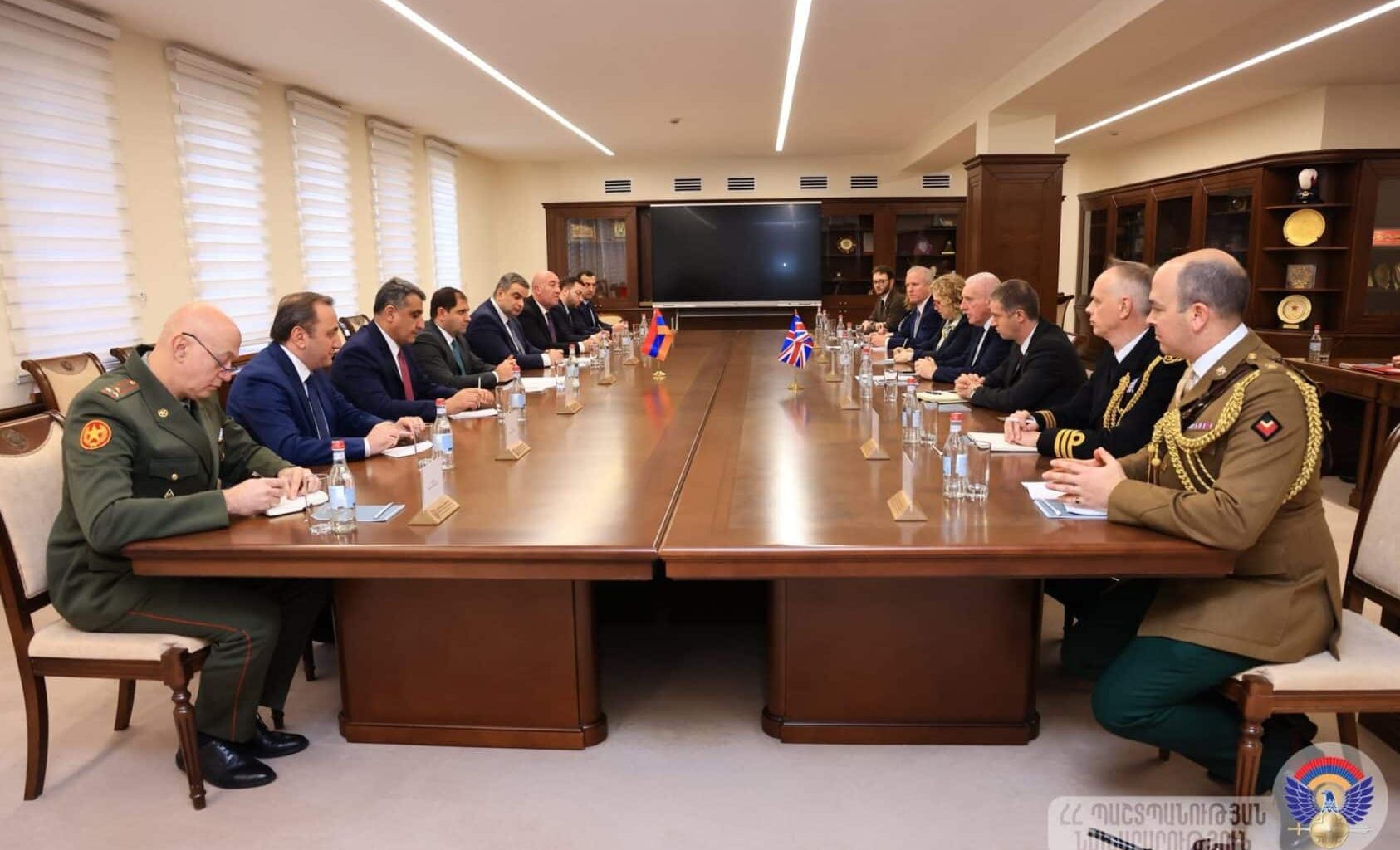 Des questions de coopération arméno-britannique dans le secteur de la défense furent discutés à Yerevan entre représentants de l’Arménie et du Royaume-Uni