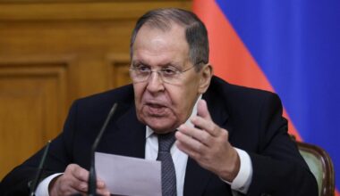 EN DIRECT - Guerre en Ukraine : Sergueï Lavrov étrille les Européens avant le sommet Trump-Zelensky