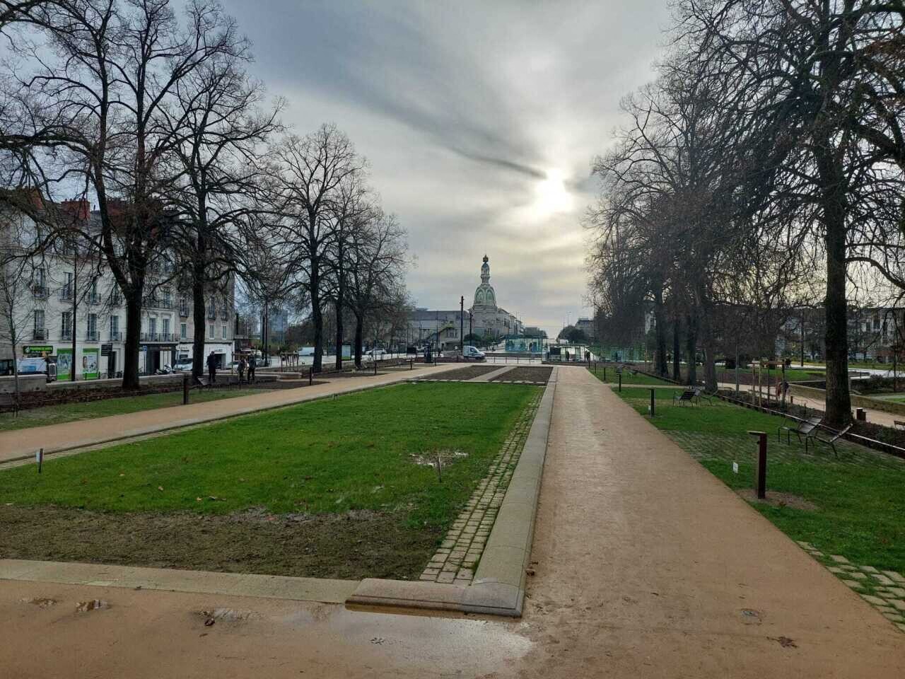 cet ancien parking du centre-ville a été remplacé par un jardin