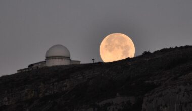 ce passionné signe une superbe photo de la pleine lune ce vendredi matin dans le haut pays de Grasse