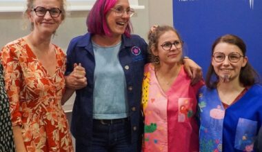 pourquoi des soignants porteront-ils bientôt des blouses colorées ?