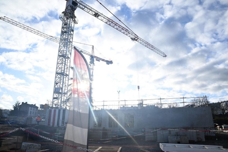 La première pierre de la nouvelle caserne de la gendarmerie de la Loire a été posée le 17 décembre dans un quartier en pleine transformation de Saint-Etienne