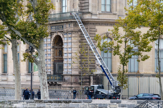 Paris, France, le 19 octobre 2025. Le musée du Louvre a été cambriolé par plusieurs malfaiteurs grâce à une nacelle et une grande échelle. LP/Olivier Corsan