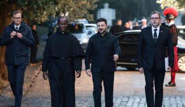 Volodymyr Zelensky rencontre le Pape Léon XIV avant un entretien avec Giorgia Meloni