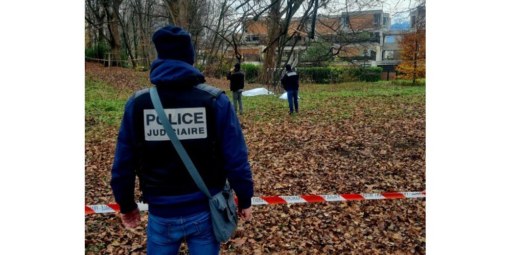 6 décembre. Une rixe, deux morts. Le samedi 6 décembre, une rixe éclate à Échirolles, à la suite de laquelle un jeune homme de 22 ans qui a tenté de s’interposer est tué par balles. Le lendemain matin, le corps d’un jeune de 18 ans enlevé sur les lieux de la rixe est retrouvé à La Villeneuve de Grenoble. Photo Le DL/Vanessa Laime
