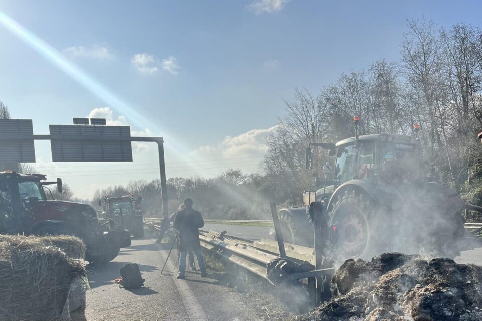 L'A64 reste totalement fermée, la pagaille est prévue sur l'A63 aussi, voici le point ce dimanche soir dans les Pyrénées-Atlantiques.