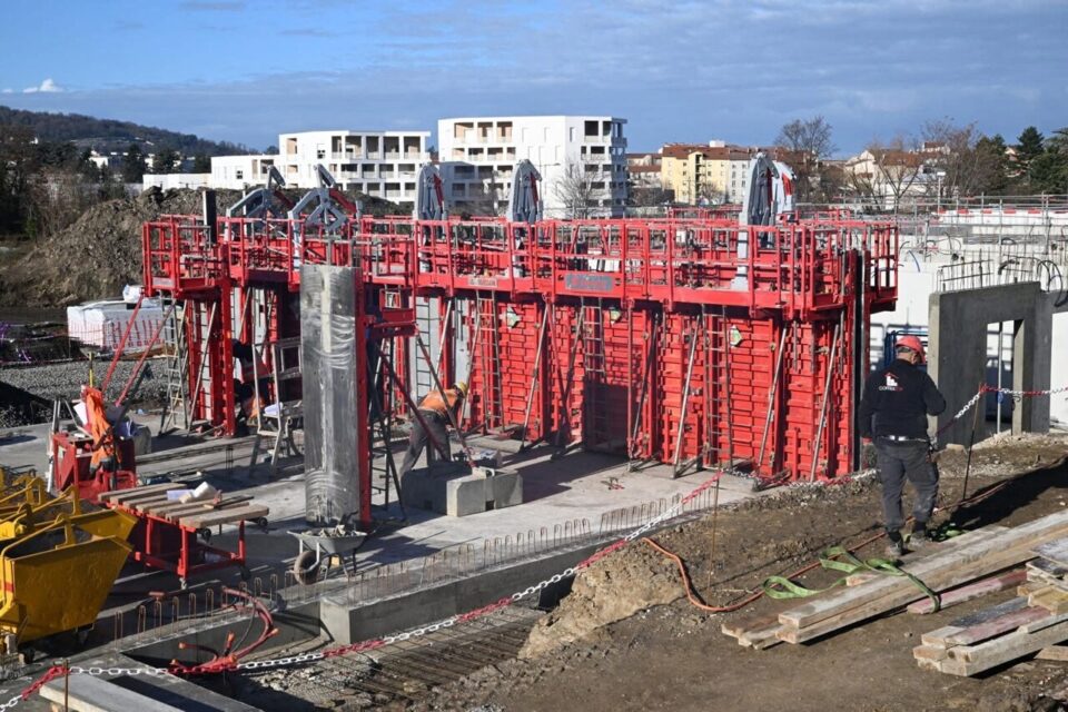 La première pierre de la nouvelle caserne de la gendarmerie de la Loire a été posée le 17 décembre dans un quartier en pleine transformation de Saint-Etienne