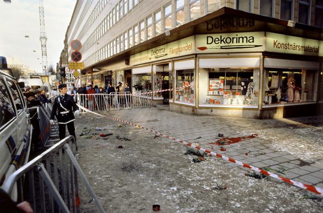 Le lieu où le premier ministre suédois Olof Palme a été assassiné dans la nuit du 28 février 1986, dans le centre de Stockholm, le 1er mars 1986.
