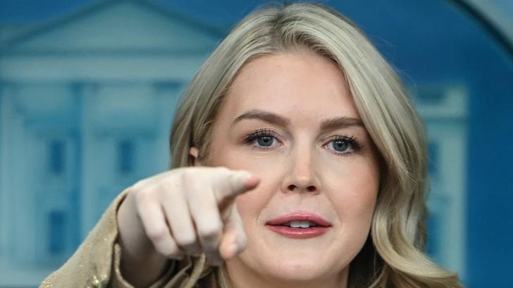 La porte-parole de la Maison Blanche, Karoline Leavitt, répond aux questions des journalistes à la Maison Blanche à Washington, DC, le 1er décembre 2025.