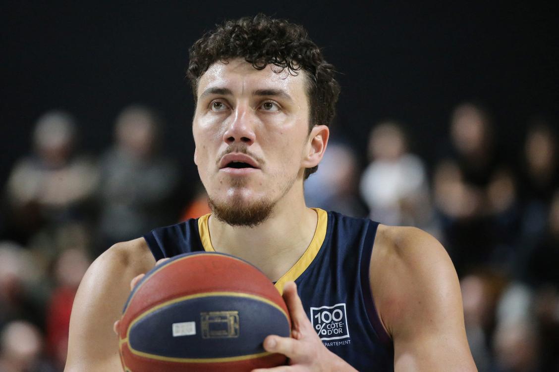 passé du du Hyères Toulon Var Basket à Dijon, Quentin Losser s’épanouit comme jamais