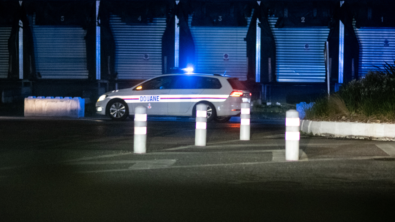 Pris en chasse sur l’A7 près de Lyon, un conducteur abandonne 23 kilos de cocaïne en fuyant les douaniers