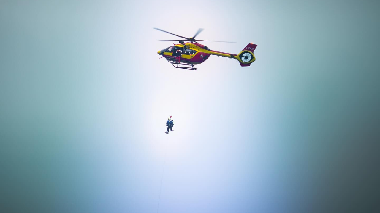 un randonneur miraculé après avoir été pris dans une avalanche