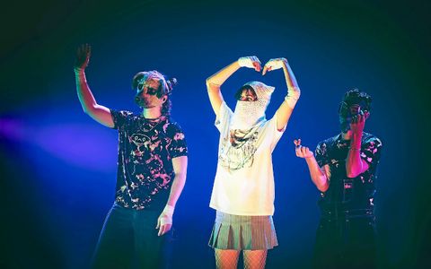 Lynx IRL invite le public dans son monde. Un concert détonnant sur la scène de l’Air Libre aux Trans Musicales de Rennes