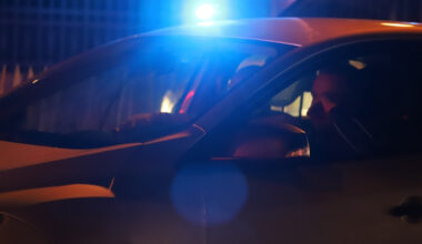 interpellations en cascade après une porte défoncée à la hache