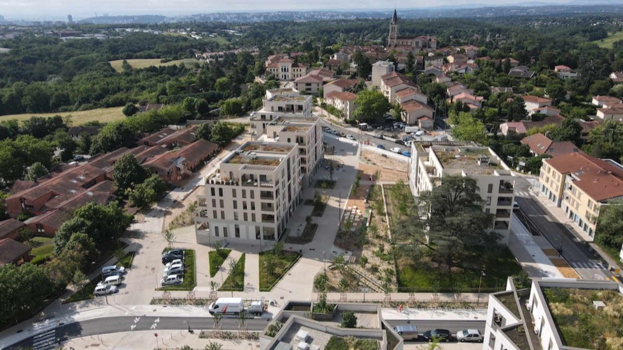 Dardilly inaugure son nouveau quartier de l’Esplanade, pensé comme une “place de village” moderne