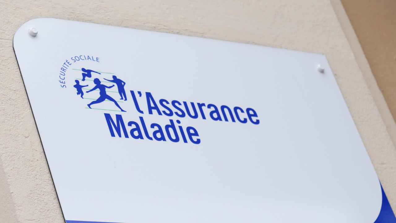 une femme trans réclame 10 000 euros à la CPAM à Grenoble